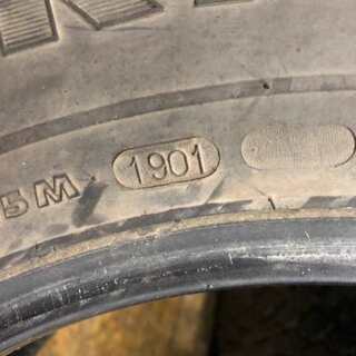 NOKIAN HAKKAPELIITTA 1 225/70R16 16インチ スパイク 4本 バリ溝 