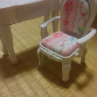 リカちゃんのベットと机と椅子