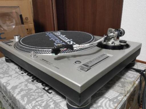 ターンテーブルとミキサー ターンテーブルとミキサー