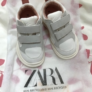 Zara ベビー　新品　スニーカー　13〜13.5