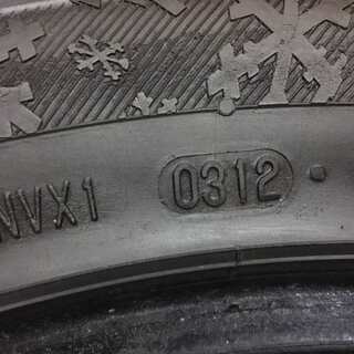 Continental ContiVikingContact5 235/45R17 17インチ スタッドレス 4本 バリ溝 GTO RX-7 ランエボ等　(VTI93) クレジットカード QR決済可能