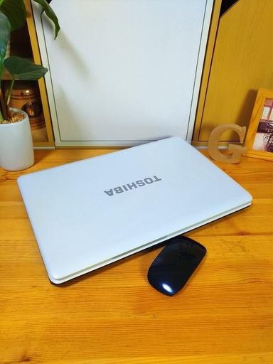 極美品のdynabook☆　メモリ6Gで高性能！　大容量500G★　薄型の綺麗なスノーホワイトが超可愛い♪　最新Windows10　64Bit！　テンキー　東芝　dynabook　　大画面15.6インチ　白　高級感　　ノートパソコン　無線LAN　Wi-Fi対応 　DVDドライブ