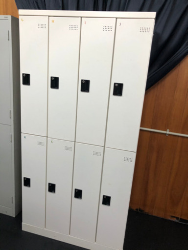 備品！76000円の8扉ロッカーを26000円