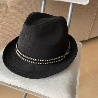 黒の帽子　