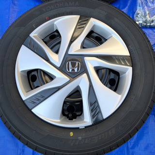 【ほぼ未使用】新型フリード純正ホイール&タイヤセット 185/65R/15 数Kmのみ　ナット付き