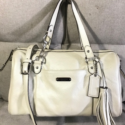 COACHコーチ メタリック白レザー2wayショルダー斜めがけ クロスボディバッグ