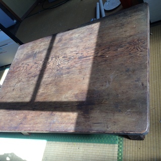 杉一枚板の座卓です。