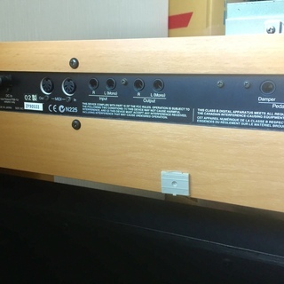 電子ピアノ　Roland F-100