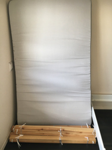IKEAのセミダブルベッド
