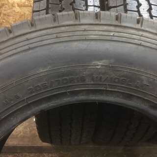 DUNLOP WINTER MAXX LT03 205/70R16 111/101L LT 16インチ スタッドレス 4本 2018年製 未使用品 (VTM64) クレジットカード QR決済可能 − 北海道