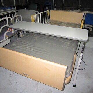 【中古】　サイドテーブル　（パラマウント製）