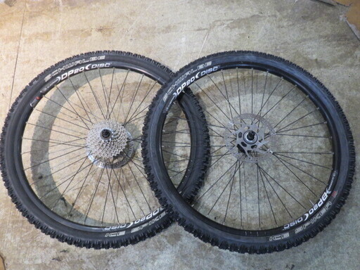 □シュワルベ/ALEX RIMS/シマノ アイススパイカー 26x2.11 26インチ MTB スパイクタイヤ / DP20 DISK 26インチ MTB ダブルウォールリム / HB－M495 ハブ 自転車部品 札幌発