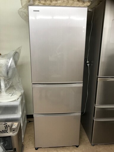 ２０１６年製！！　美品！！　東芝　自動製氷機付き３ドア冷蔵庫　４９，９８０円（税込み）