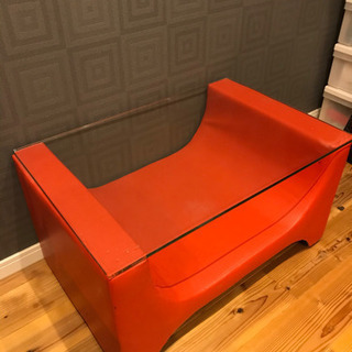 赤色　ガラステーブル　化粧台　サイズ大きめ　商談中