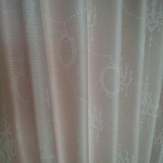 薄ーいピンクのカーテン　3枚