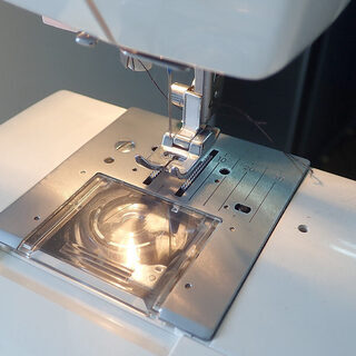 札幌市 SINGER SEWING 売れ筋 MACHINES シンガーミシン FitLine 6300 針の上下をする現状