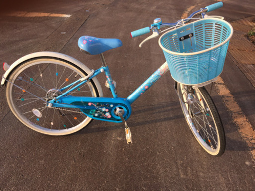 小学生女児向け22インチ自転車　ヘルメット付き