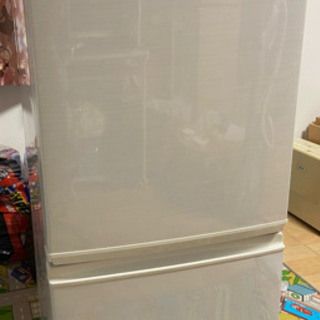 3/3(取り引き中)シャープ137L冷蔵庫　2012年製