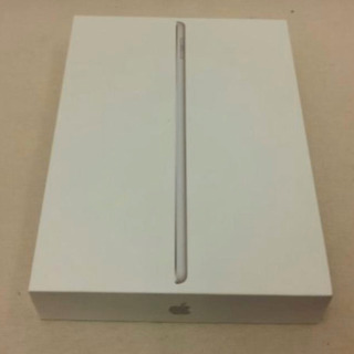 iPad 第5世代　Wi-Fi Cellular モデル　au  ケース(手帳タイプ) スタイラスペン付き