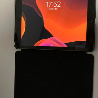 iPad 第5世代　Wi-Fi Cellular モデル　au  ケース(手帳タイプ) スタイラスペン付き