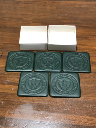 # 高級感あるイーグル柄 緑 革製コースター5枚