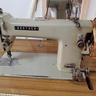 工業ミシン(もうアンティーク？)