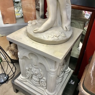 大理石女性彫刻像