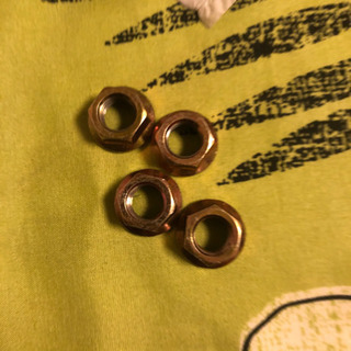 定価30500円の中間マフラーです