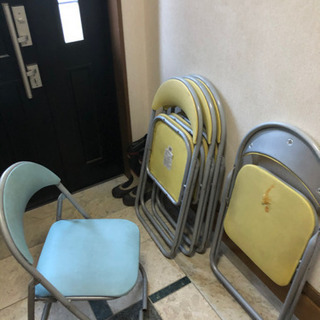 パイプ椅子(黄色＆青)