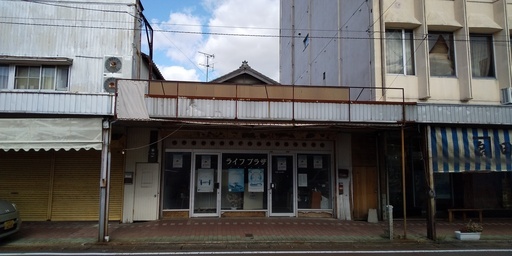 古家つき土地です。月額15000円で賃貸中