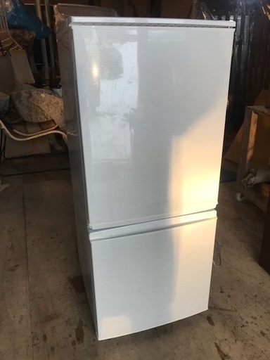 シャープ冷蔵庫137L　2013年白