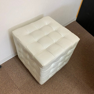 フェイクレザーのアイボリー キューブ型チェア 椅子 