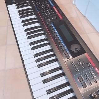 セット！Roland  Juno-Di  白 HERCULES キーボードスタンド、ヘッドフォン、ペダル付き セット！Roland Juno-Di 白 HERCULES キーボードスタンド