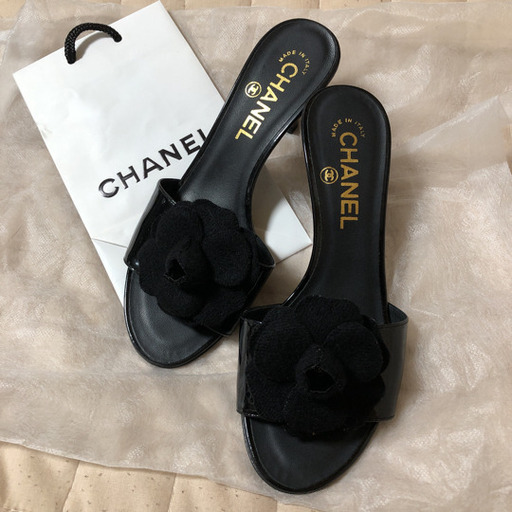 CHANEL ココマーク エナメルレザー サンダル 22.5 イタリア製