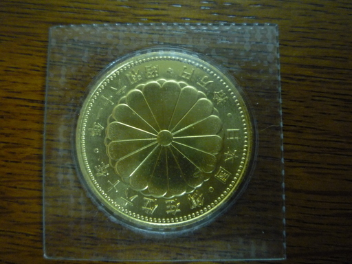 値下げ‼　天皇在位60年記念10万円金貨　手渡し希望 値下げ‼ 天皇在位60年記念10万円金貨 手渡し希望 【公式通販】