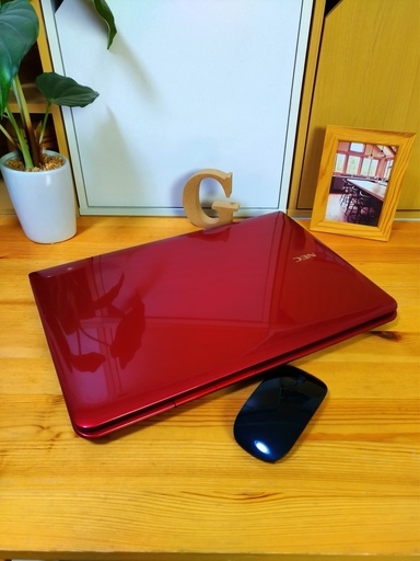 SSD搭載のCorei5メモリ8Gで超高性能LaVie！　光沢ルビーレッドが超可愛い★　高画質モデル！　美品な方♪　　超高速SSD128G　NEC　LaVie　テンキー付き　大画面15.6インチ　最新Windows10　64Bit　テンキー　赤　高級感　 　ノートパソコン　無線LAN　Wi-Fi対応 　DVDドライブ　ウェブカメラ内蔵＆マウス付き
