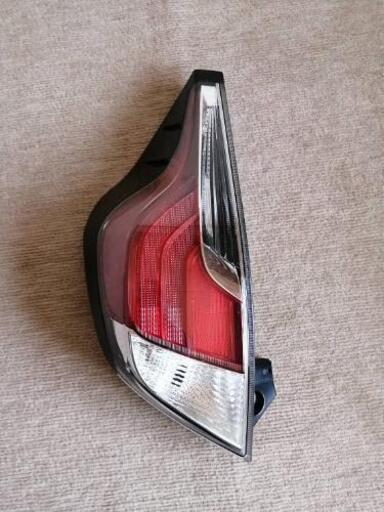 トヨタ　アクア 左テールランプ