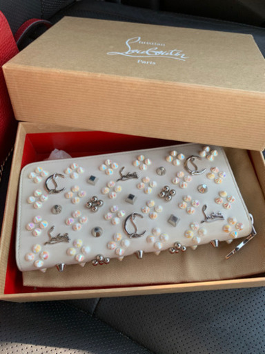 クリスチャンルブタン財布