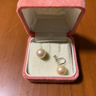 真珠のイヤリング