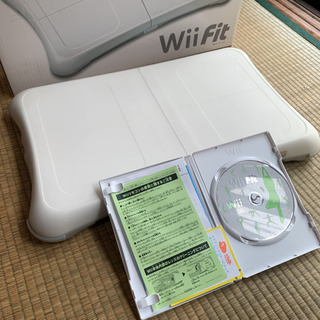 美品 Wii Fit 本体 ＋ソフト セット