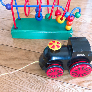 ルーピング知育玩具とブリオクラシック自動車