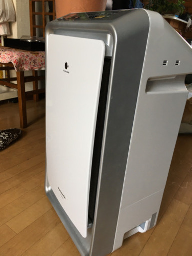 シャープ 加湿空気清浄機 KI-RX70 2023年製 3.2L 小賢しい 使い捨て  