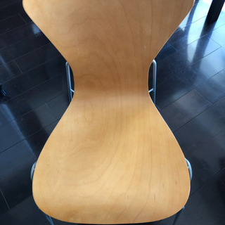 オーストリアの家具メーカーからライセンス生産したオカムラの椅子