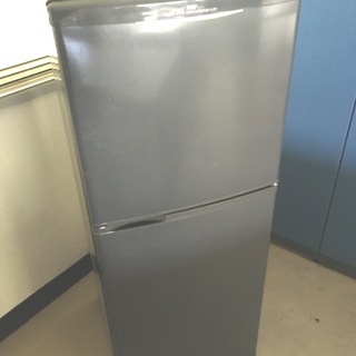 SANYO２ドア冷蔵庫137リットル　外観性能共に良好