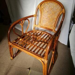自然な風合いのラタン製の椅子