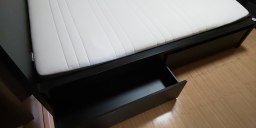 ［受付終了］IKEA MALM クイーンサイズベッド 収納二個付き