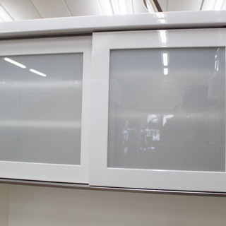 R101)【美品】パモウナ Pamouna 食器棚 キッチンボード 幅90cm ローカウンター 引き出し ソフトクローズ機構搭載 レンジボード ホワイト