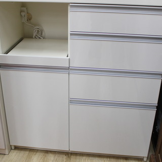 R101)【美品】パモウナ Pamouna 食器棚 キッチンボード 幅90cm ローカウンター 引き出し ソフトクローズ機構搭載 レンジボード ホワイト