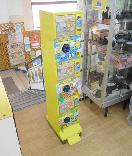 札幌市内近郊限定 ジャンク バンダイ ジャンボカードダス 筐体 本体 台紙 カード無し 鍵付き 自動販売機 自販機 デイジーラバーズ Dai モノハウス平岡店 大谷地のその他の中古あげます 譲ります ジモティーで不用品の処分