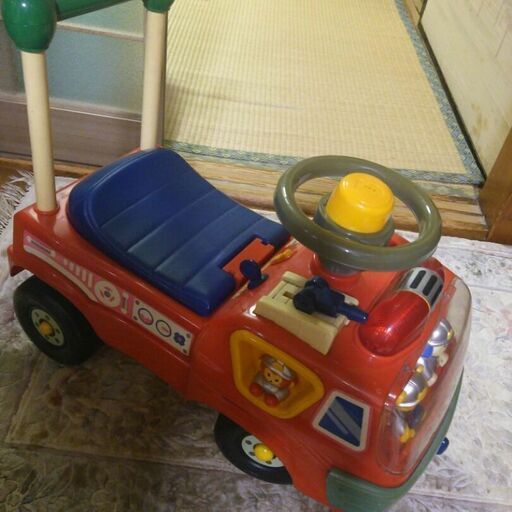 消防車 乗り物おもちゃ Combiコンビ おとーさん お花茶屋のおもちゃ 乗用玩具 の中古あげます 譲ります ジモティーで不用品の処分